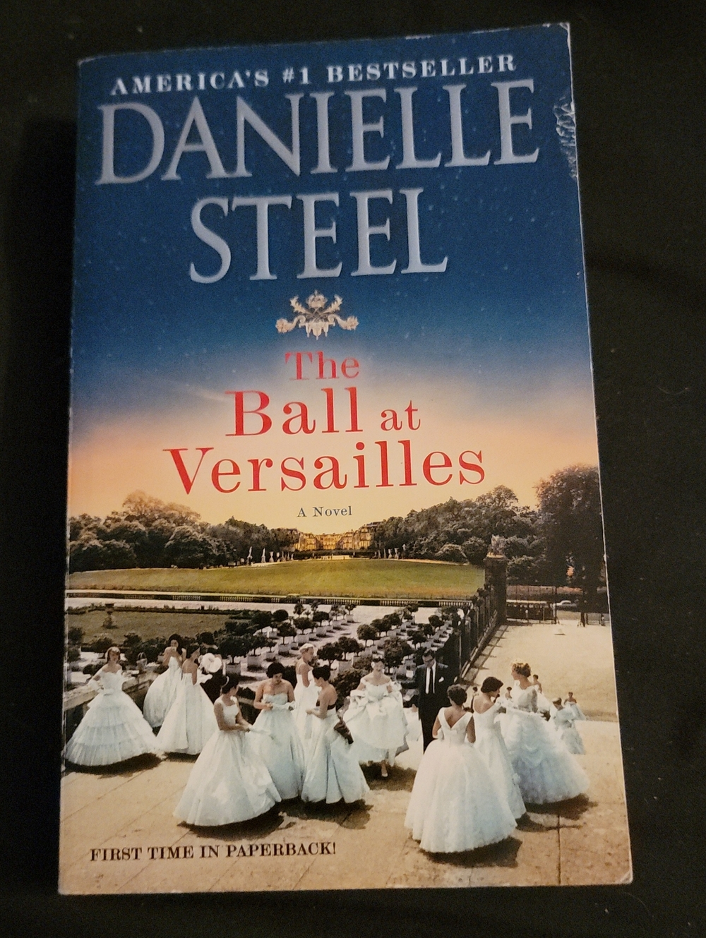 4/$12---Danielle Steel - The Ball at Versailles
